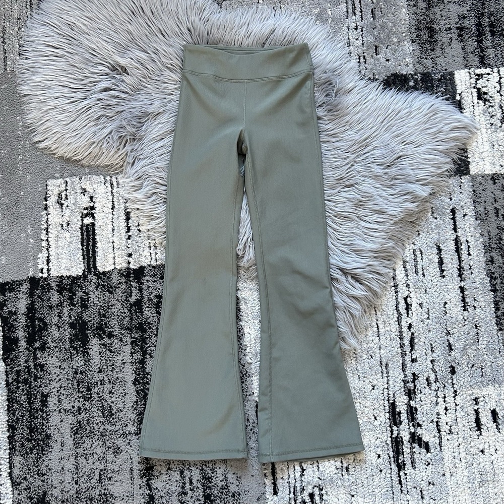 Yogalicious‎ Girls Sage Green Ribbed Flare Leggings Size Large (12)